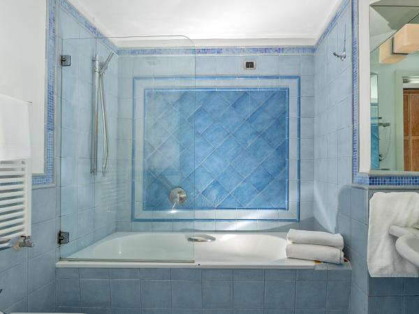 Hotel La Floridiana : photo 6 de la chambre chambre deluxe dernier Étage avec balcon et vue sur mer