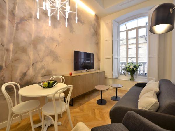 Plaza Mina Suites - Adults Recommended by Luxury Suites Cadiz : photo 1 de la chambre appartement - rez-de-chaussée