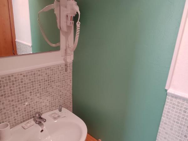 Nell'Azzurro : photo 8 de la chambre chambre simple avec salle de bains 