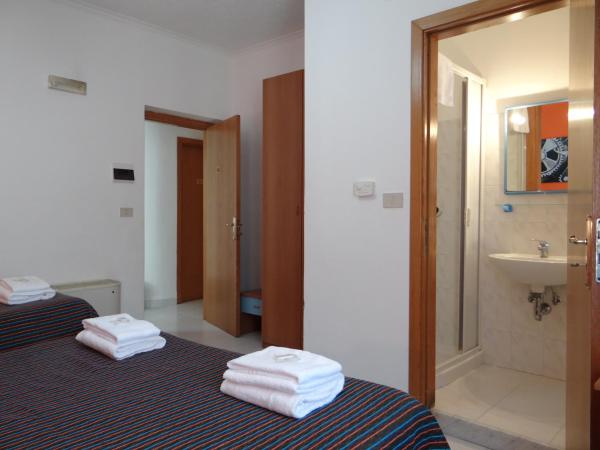 Hotel Amendola Fiera : photo 5 de la chambre chambre triple