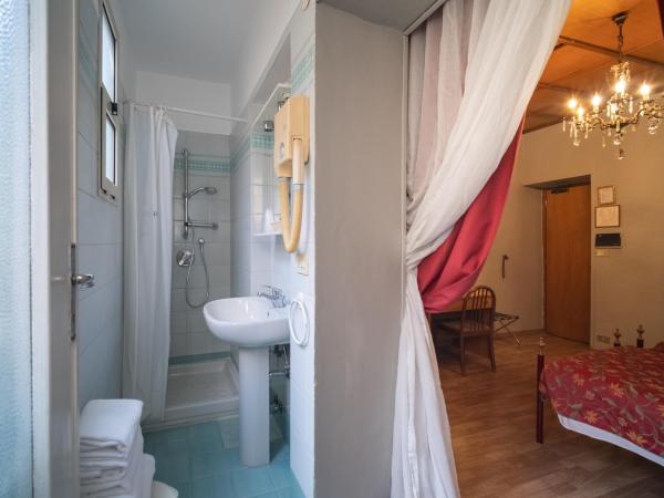 Hotel Italia : photo 3 de la chambre chambre triple standard