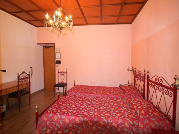 Hotel Italia : photo 10 de la chambre chambre triple standard