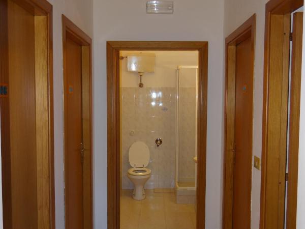 Hotel Amendola Fiera : photo 5 de la chambre chambre simple avec salle de bains commune