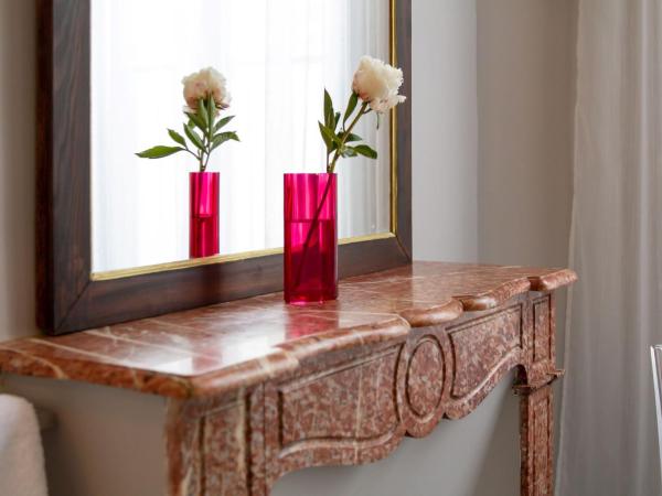 B&B Le Clos d'Argenson : photo 10 de la chambre suite double ou lits jumeaux - vue sur ville - rez-de-chaussée