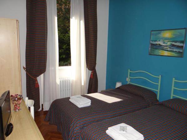 Hotel Amendola Fiera : photo 2 de la chambre chambre lits jumeaux