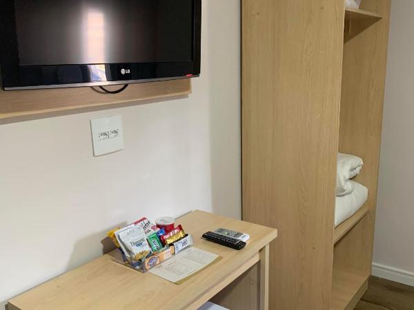 Fênix Hotel Bom Retiro : photo 5 de la chambre chambre triple - accessible aux personnes à mobilité réduite