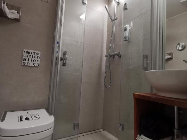 Hotel16 by Messe & Stadion Suisse in Minuten & Late Check-in : photo 2 de la chambre chambre double Économique