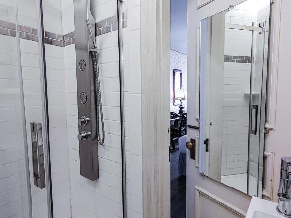 Le Chateau de Pierre : photo 7 de la chambre chambre double familiale