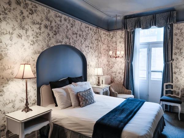 Le Chateau de Pierre : photo 3 de la chambre chambre lit queen-size avec balcon