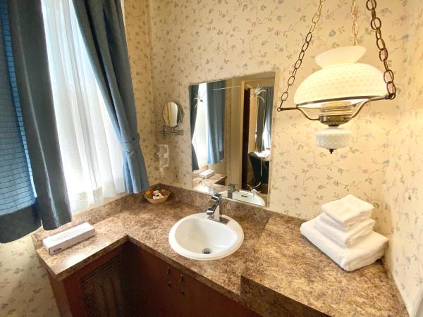 Le Chateau de Pierre : photo 5 de la chambre chambre queen standard avec lit simple