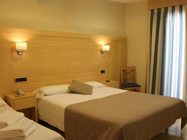 Hotel Cantón : photo 2 de la chambre chambre familiale standard