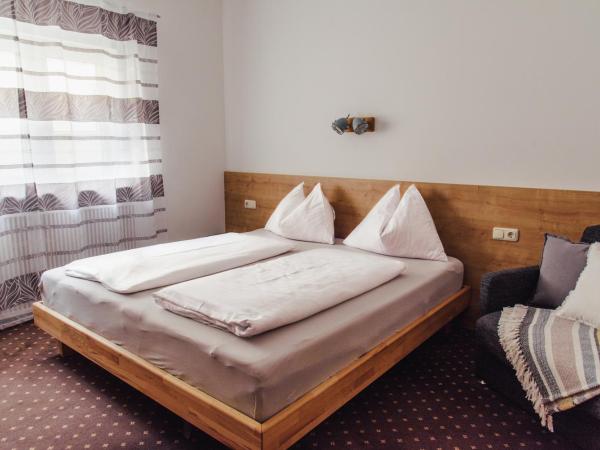 Hotel Drei Kreuz : photo 1 de la chambre chambre quadruple