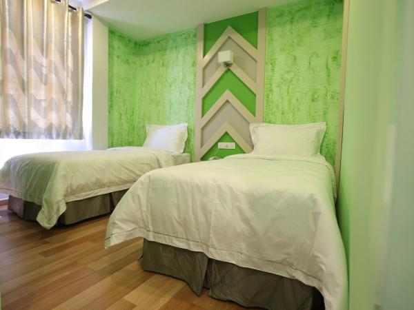 Sunshine Inn Plus : photo 3 de la chambre chambre lits jumeaux deluxe