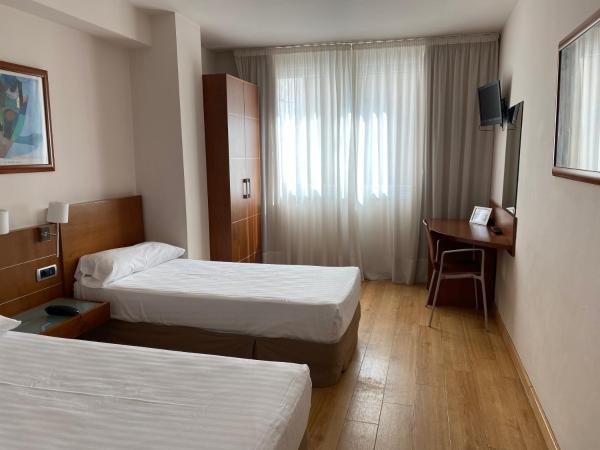 Duerming Longoria Plaza Hotel : photo 3 de la chambre chambre familiale (4 adultes) 