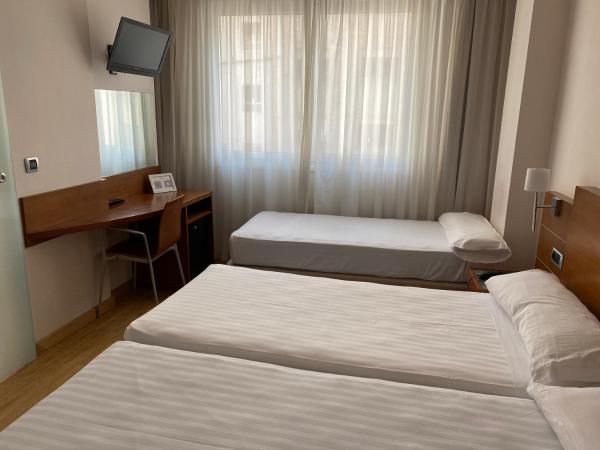 Duerming Longoria Plaza Hotel : photo 4 de la chambre chambre double avec lit d'appoint