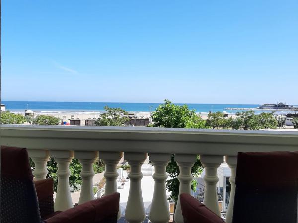 Hotel Nuovo Belvedere : photo 3 de la chambre chambre triple supérieure - vue sur mer