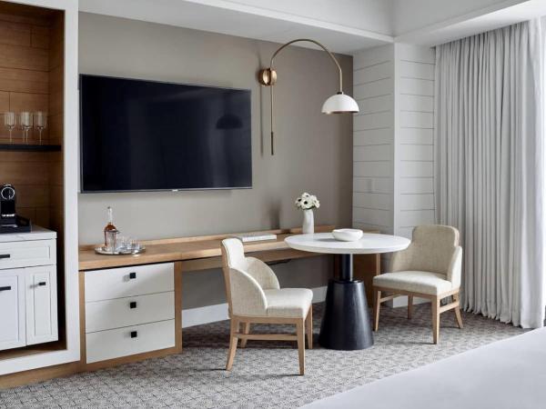 Four Seasons New Orleans : photo 1 de la chambre hébergement lit king-size premier - accessible aux personnes à mobilité réduite - vue sur ville