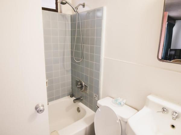 Royal Grove Waikiki : photo 4 de la chambre suite 1 chambre 2 lits queen-size avec cuisine entièrement Équipée