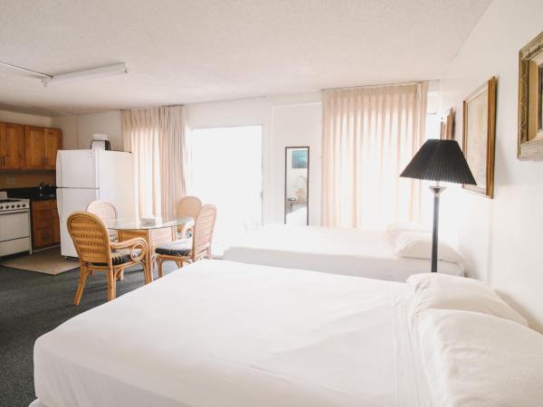 Royal Grove Waikiki : photo 1 de la chambre suite 1 chambre lit queen-size et 2 lits doubles avec cuisine entièrement Équipée