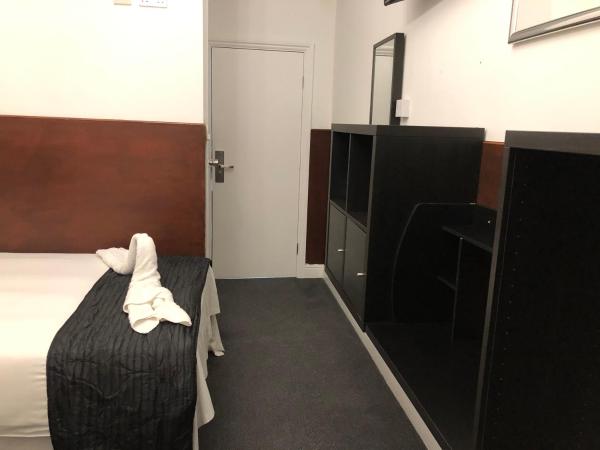 Plaza London Hotel : photo 8 de la chambre chambre familiale avec salle de bains privative