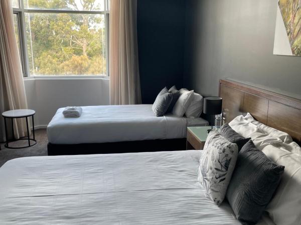 Sfera's Park Suites & Convention Centre : photo 4 de la chambre chambre triple - vue sur jardin