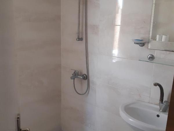 SİES OTEL : photo 2 de la chambre chambre double avec salle de bains privative
