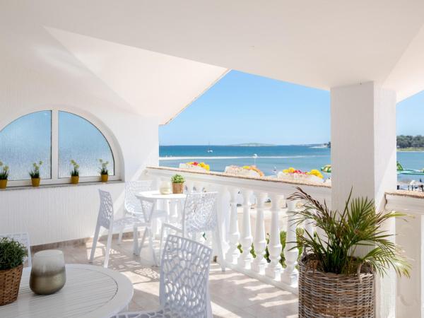 Apartments and rooms Jakić : photo 6 de la chambre chambre double