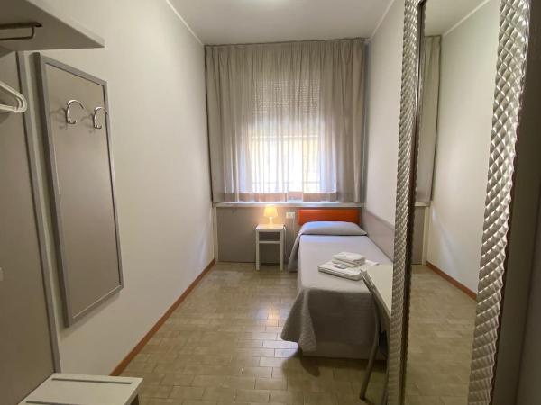 Hotel Due Giardini : photo 4 de la chambre chambre simple Économique avec salle de bains commune - bâtiment séparé