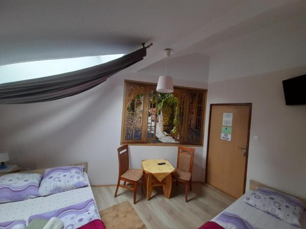 Green Hostel : photo 8 de la chambre chambre triple avec salle de bains