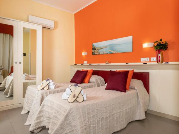 Capodichino International Hotel : photo 1 de la chambre chambre lits jumeaux