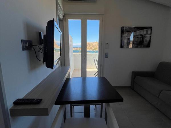 Hôtel L'Escale Coté Port : photo 8 de la chambre chambre double supérieure avec terrasse