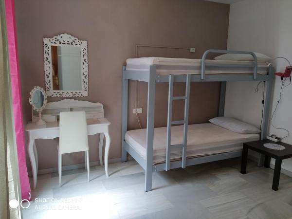 Granada Old Town Hostel : photo 8 de la chambre lit superposé dans dortoir pour femmes de 4 lits