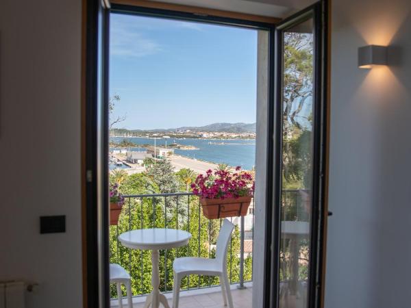 Antares Rooms and Suites : photo 4 de la chambre suite - vue sur mer
