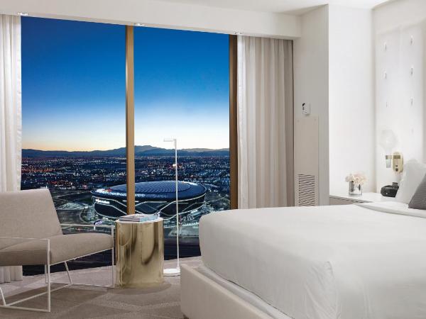 Delano Las Vegas at Mandalay Bay : photo 1 de la chambre suite lit king-size delano - vue sur stade