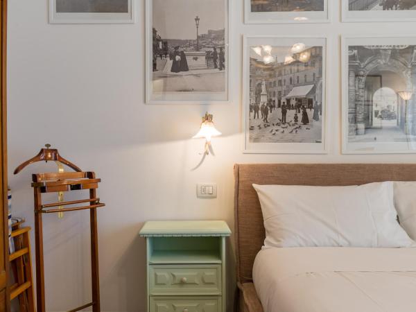 Posto Unico : photo 9 de la chambre chambre double avec salle de bains privative