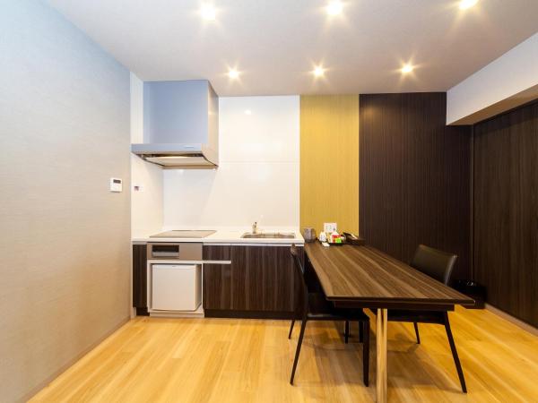 HOTEL SUITE HIROSHIMA HAKUSHIMA : photo 8 de la chambre chambre deluxe avec 2 lits doubles