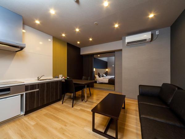 HOTEL SUITE HIROSHIMA HAKUSHIMA : photo 6 de la chambre chambre deluxe avec 2 lits doubles