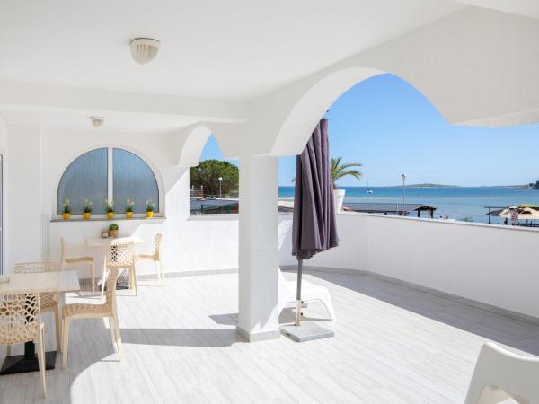 Apartments and rooms Jakić : photo 5 de la chambre grande chambre double