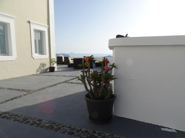 NEOKLASSIKO KOUKOULI : photo 4 de la chambre chambre deluxe (2 adultes + 1 enfant)