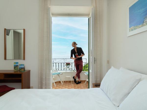 Villa Bina Sea Hotel : photo 3 de la chambre chambre familiale - vue sur mer