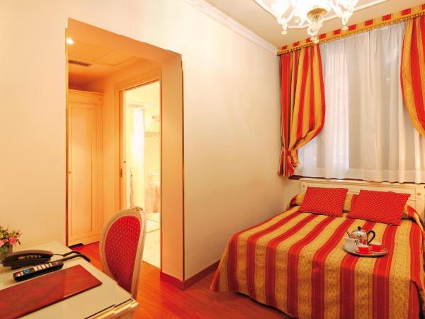 Hotel San Luca Venezia : photo 2 de la chambre petite chambre double