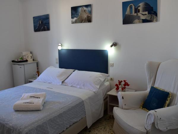 Andriani's Guest House : photo 6 de la chambre chambre double - vue sur mer