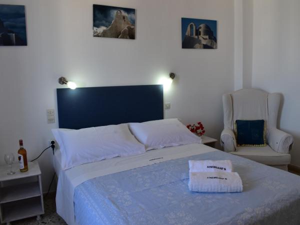 Andriani's Guest House : photo 3 de la chambre chambre double - vue sur mer
