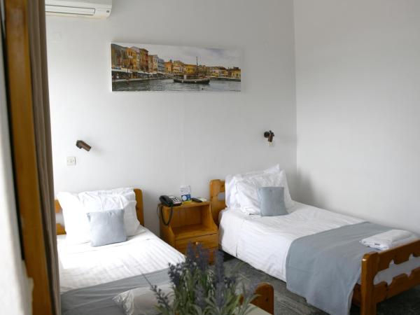 Klinakis Beach Hotel : photo 8 de la chambre chambre lits jumeaux - vue partielle sur mer