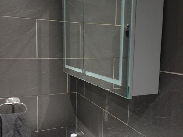 Frederick Douglass - Rooms In The City : photo 3 de la chambre chambre double Économique avec salle de bains extérieure privative.