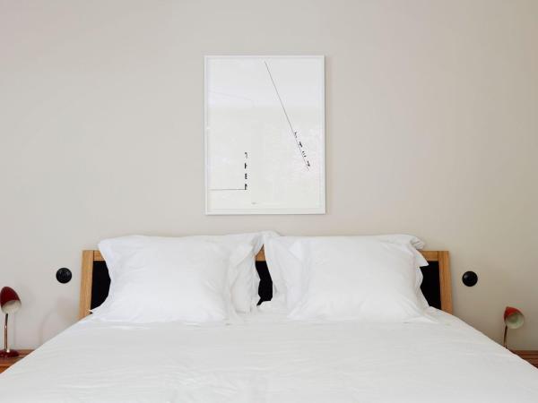 FONDATION CAB St-Paul-de-Vence : photo 1 de la chambre chambre lit king-size - vue sur mer