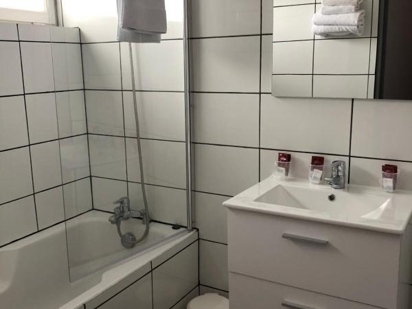 Hôtel Le Pescadou : photo 4 de la chambre chambre triple avec balcon