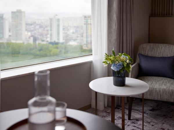Lotte Hotel World : photo 6 de la chambre chambre lits jumeaux deluxe - vue sur lac