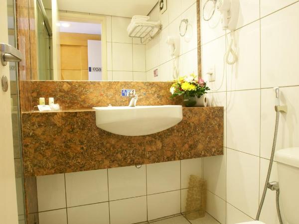 Hotel Diogo : photo 2 de la chambre chambre double supérieure - vue partielle sur mer