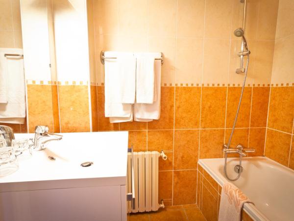 hotel les edelweiss : photo 1 de la chambre chambre triple